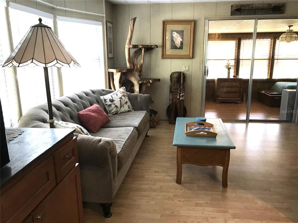 合同活跃: $239,900 (2 贝兹, 2 浴室, 1470 平方英尺)