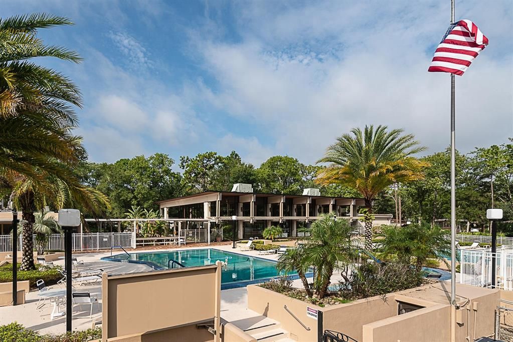 合同活跃: $239,900 (2 贝兹, 2 浴室, 1470 平方英尺)