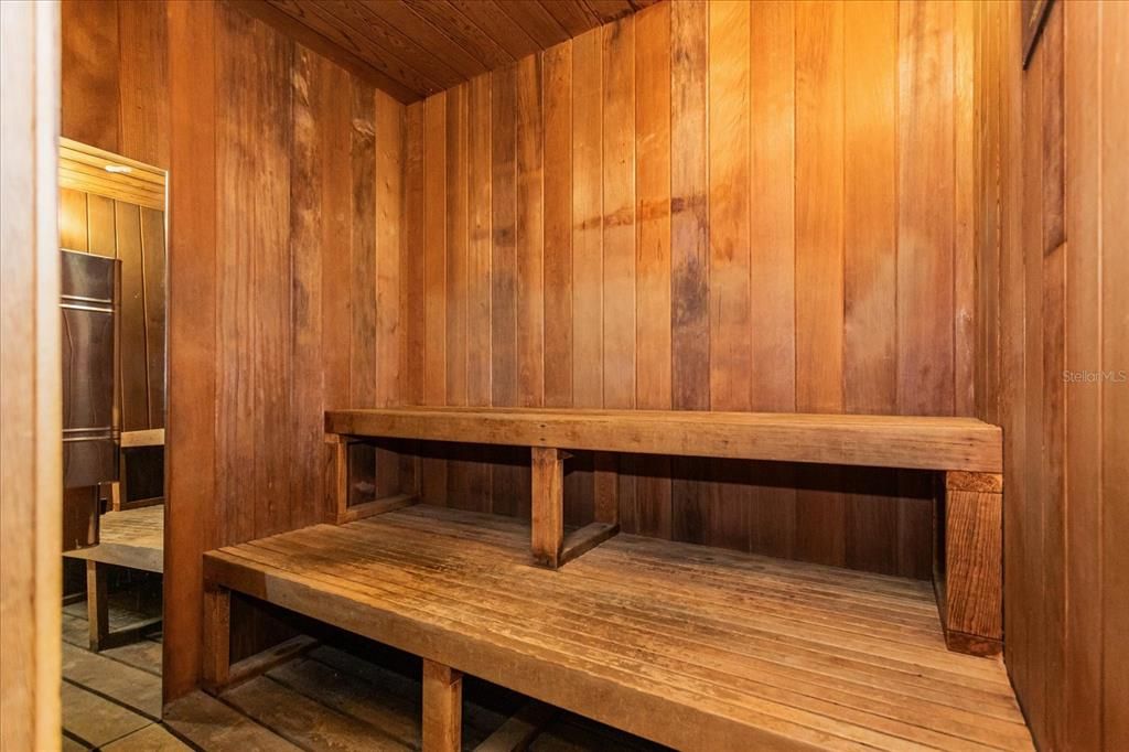 合同活跃: $239,900 (2 贝兹, 2 浴室, 1470 平方英尺)