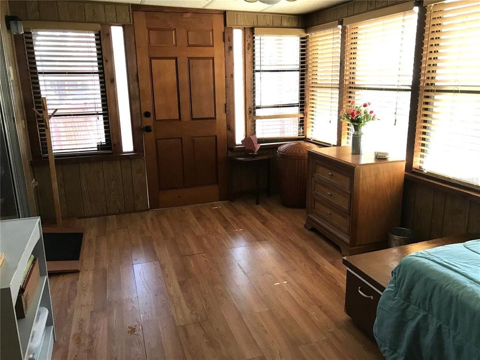 合同活跃: $239,900 (2 贝兹, 2 浴室, 1470 平方英尺)