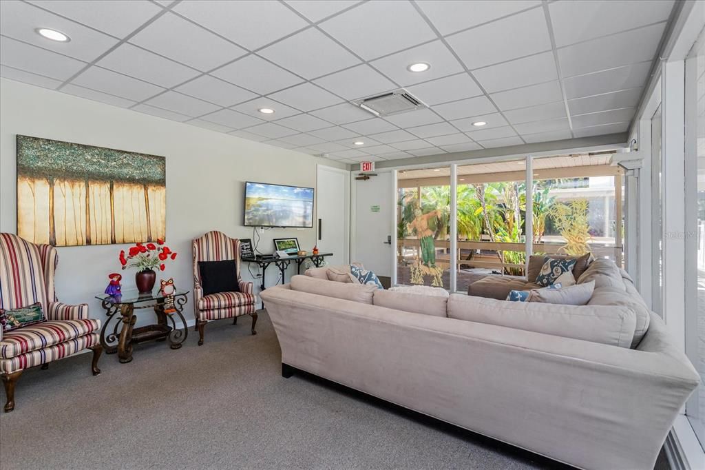 合同活跃: $239,900 (2 贝兹, 2 浴室, 1470 平方英尺)