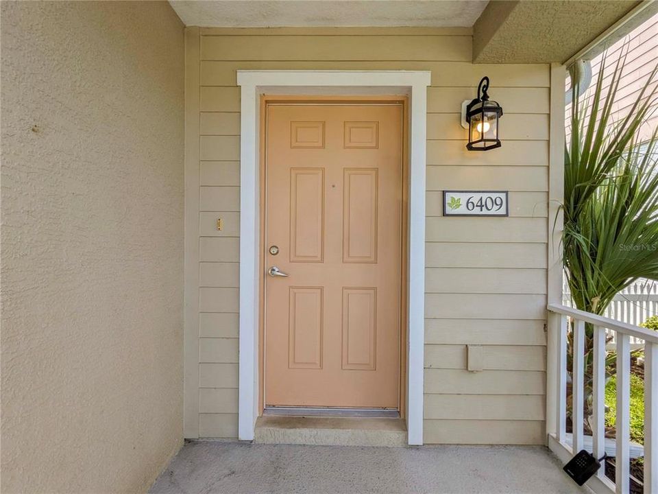 Active With Contract: $2,095 (2 beds, 2 baths, 1256 Square Feet)