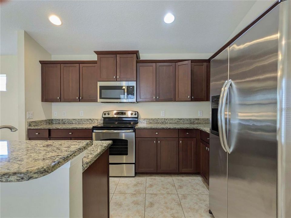 Active With Contract: $2,095 (2 beds, 2 baths, 1256 Square Feet)