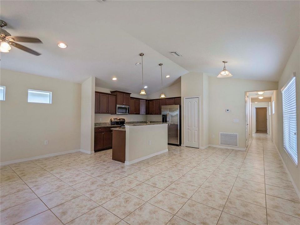 Active With Contract: $2,095 (2 beds, 2 baths, 1256 Square Feet)