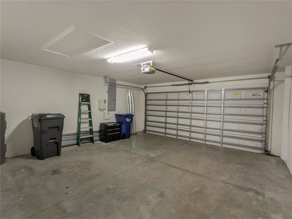 Active With Contract: $2,095 (2 beds, 2 baths, 1256 Square Feet)