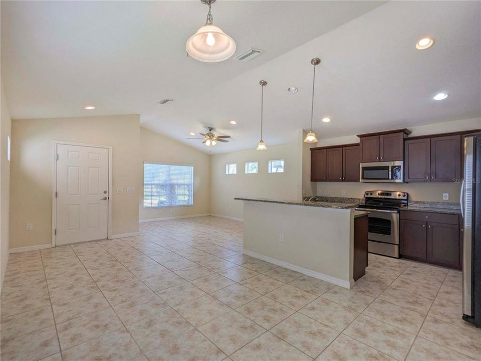 Active With Contract: $2,095 (2 beds, 2 baths, 1256 Square Feet)