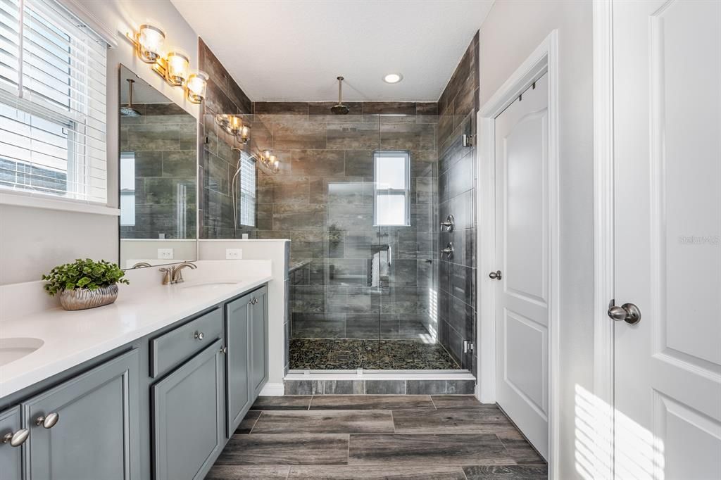 Под контрактом: $695,000 (4 спален, 3 ванн, 2318 Квадратных фут)