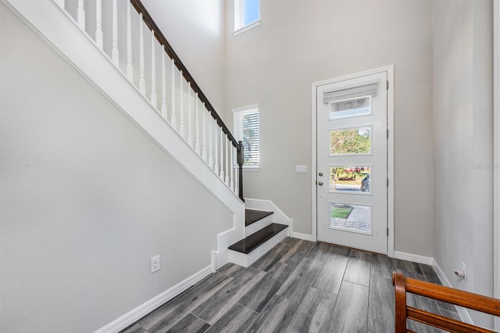 Под контрактом: $695,000 (4 спален, 3 ванн, 2318 Квадратных фут)