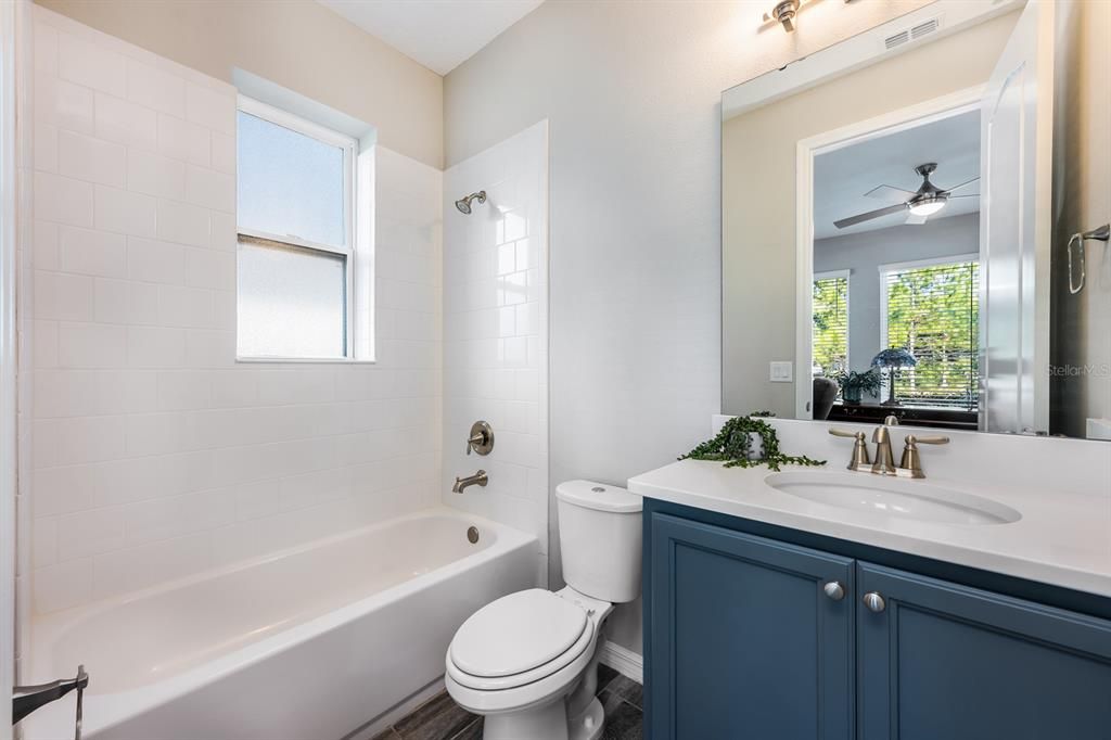 Под контрактом: $695,000 (4 спален, 3 ванн, 2318 Квадратных фут)