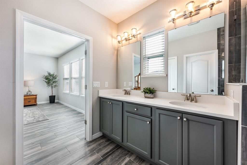 Под контрактом: $695,000 (4 спален, 3 ванн, 2318 Квадратных фут)