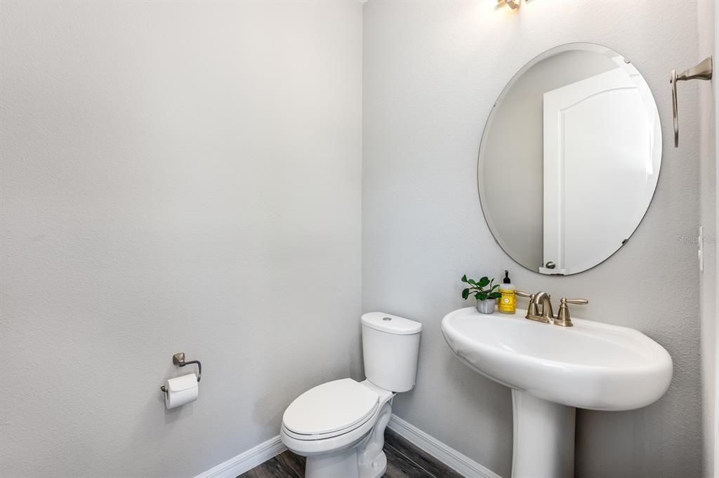 Под контрактом: $695,000 (4 спален, 3 ванн, 2318 Квадратных фут)