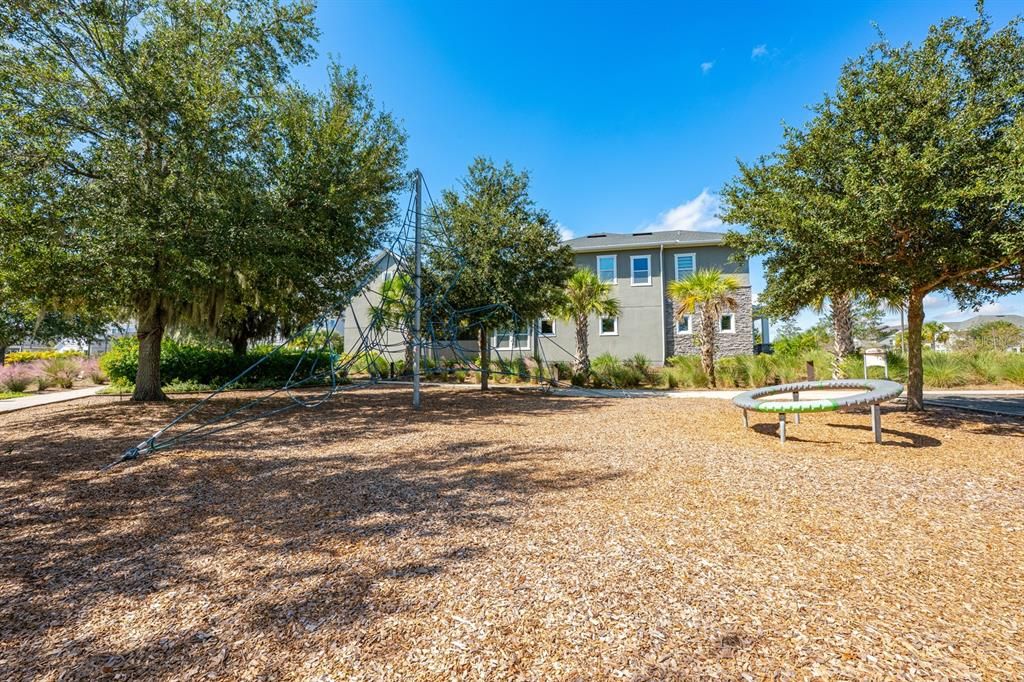 Под контрактом: $695,000 (4 спален, 3 ванн, 2318 Квадратных фут)