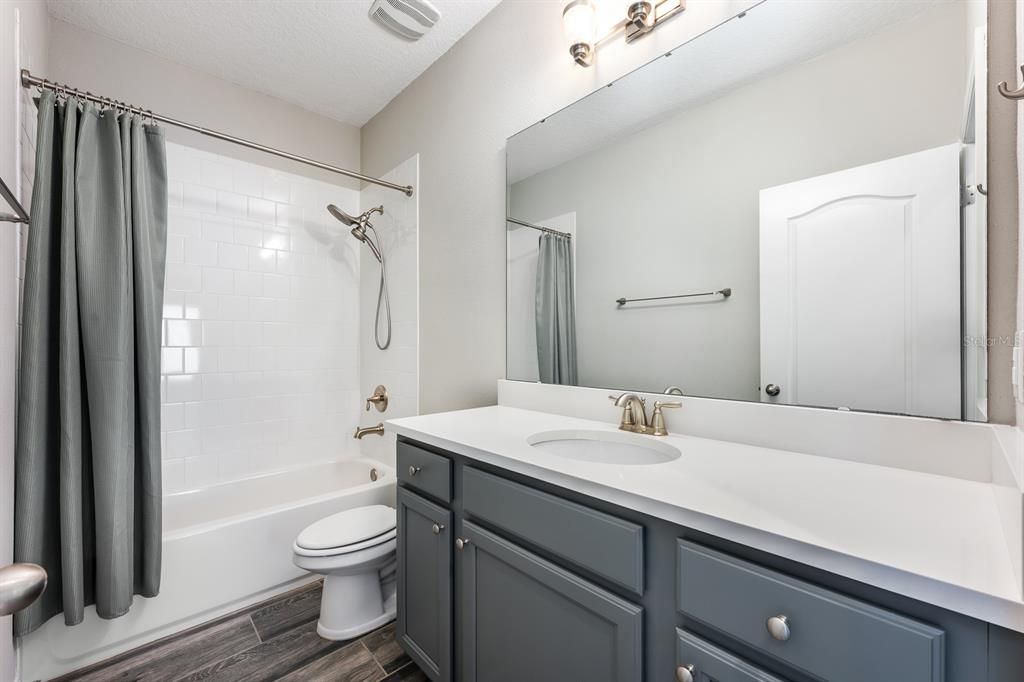 Под контрактом: $695,000 (4 спален, 3 ванн, 2318 Квадратных фут)