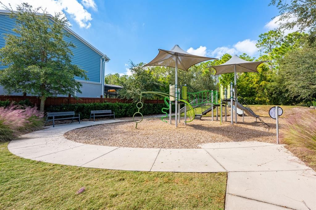 Под контрактом: $695,000 (4 спален, 3 ванн, 2318 Квадратных фут)