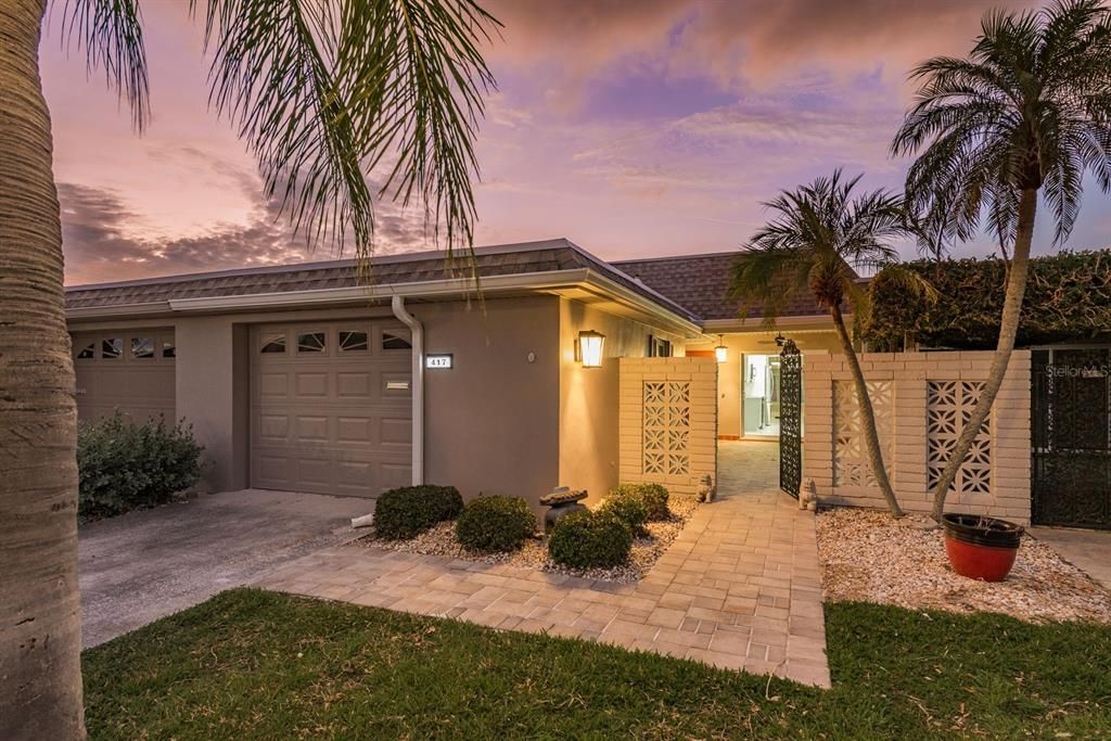 For Sale: $550,000 (2 beds, 2 baths, 1400 Square Feet)