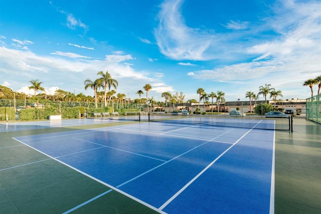 For Sale: $550,000 (2 beds, 2 baths, 1400 Square Feet)