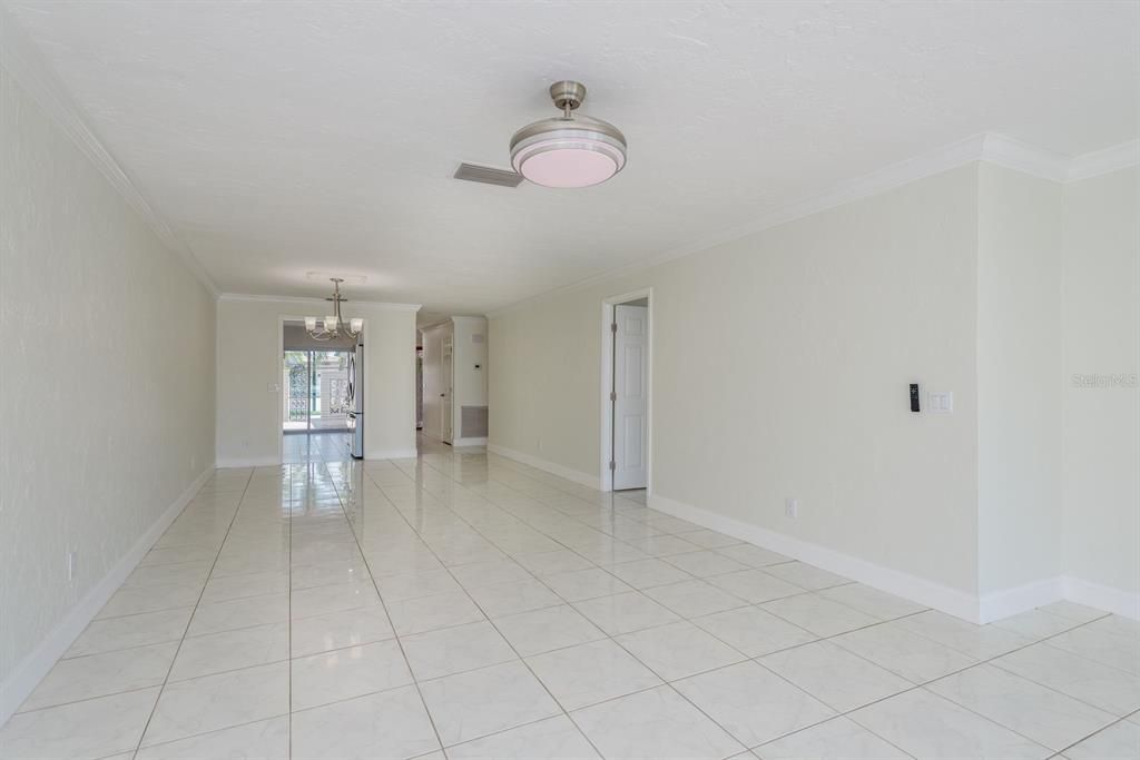 For Sale: $550,000 (2 beds, 2 baths, 1400 Square Feet)