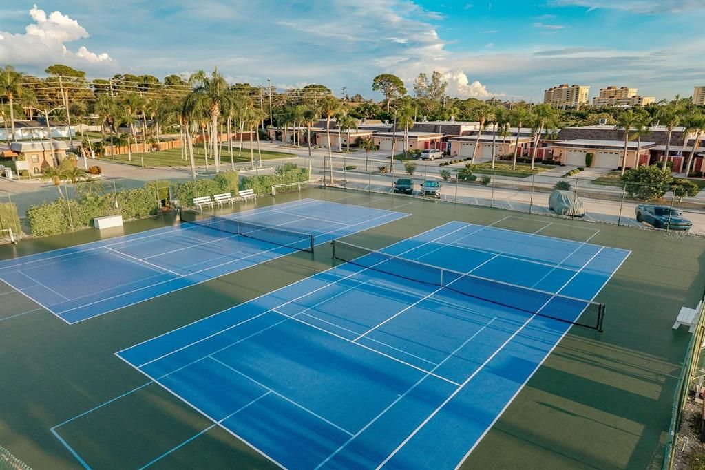 For Sale: $550,000 (2 beds, 2 baths, 1400 Square Feet)