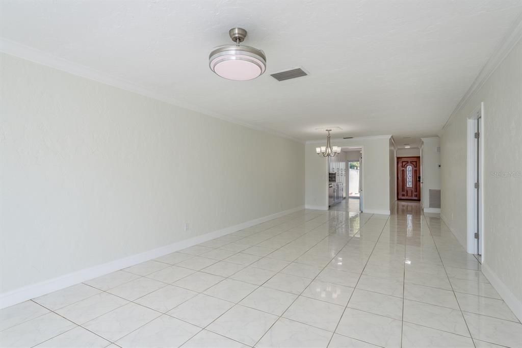 For Sale: $550,000 (2 beds, 2 baths, 1400 Square Feet)