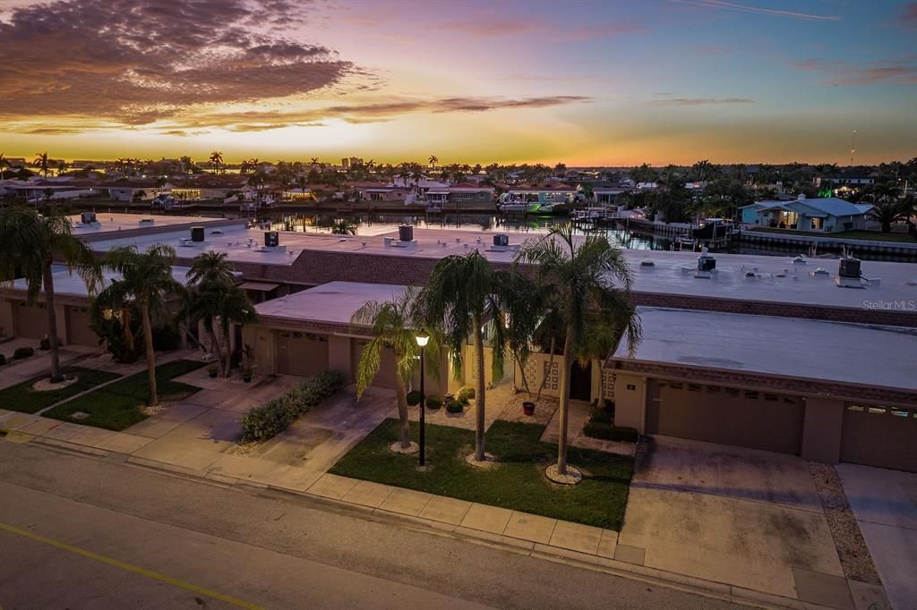 For Sale: $550,000 (2 beds, 2 baths, 1400 Square Feet)