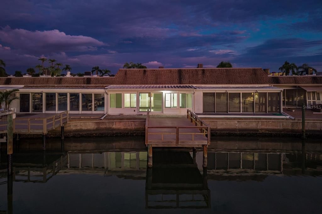 For Sale: $550,000 (2 beds, 2 baths, 1400 Square Feet)