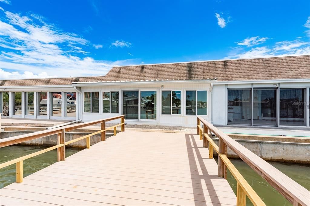 For Sale: $550,000 (2 beds, 2 baths, 1400 Square Feet)