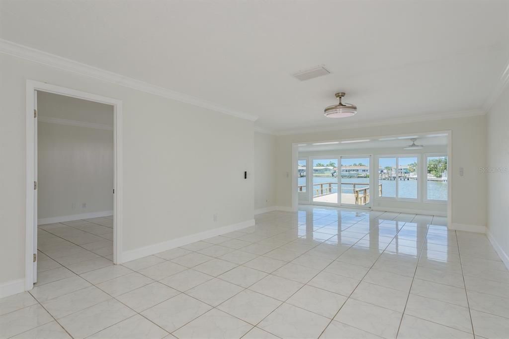 For Sale: $550,000 (2 beds, 2 baths, 1400 Square Feet)