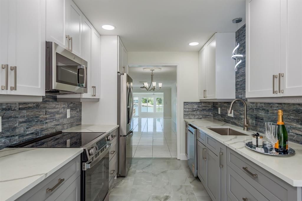 For Sale: $550,000 (2 beds, 2 baths, 1400 Square Feet)