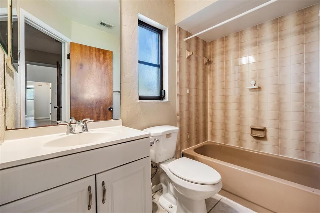 For Sale: $400,000 (3 beds, 2 baths, 1809 Square Feet)