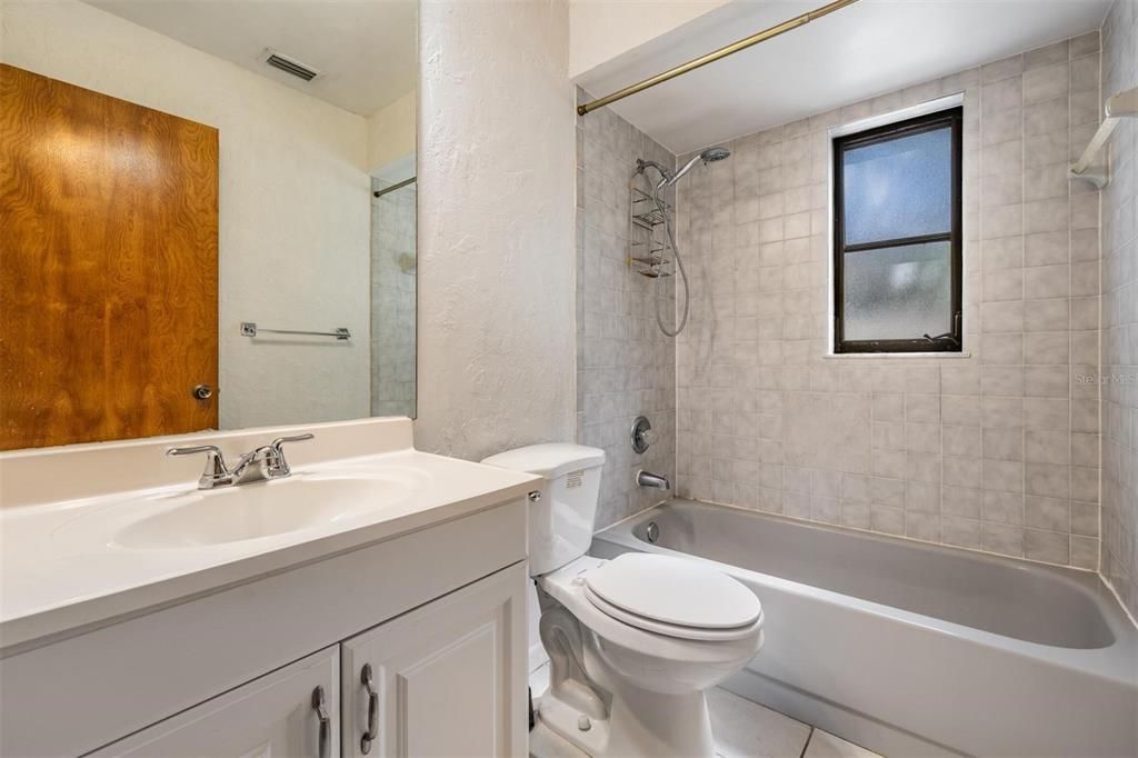 For Sale: $400,000 (3 beds, 2 baths, 1809 Square Feet)