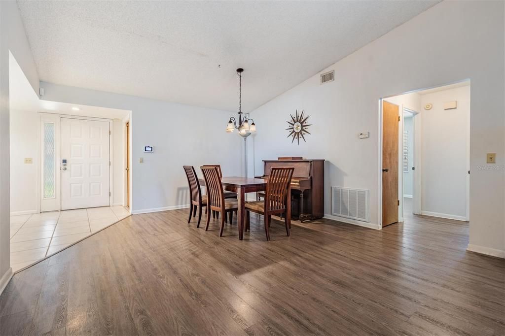 For Sale: $400,000 (3 beds, 2 baths, 1809 Square Feet)