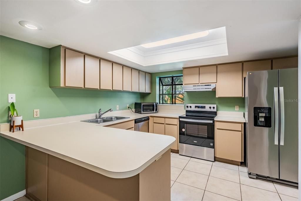 For Sale: $400,000 (3 beds, 2 baths, 1809 Square Feet)