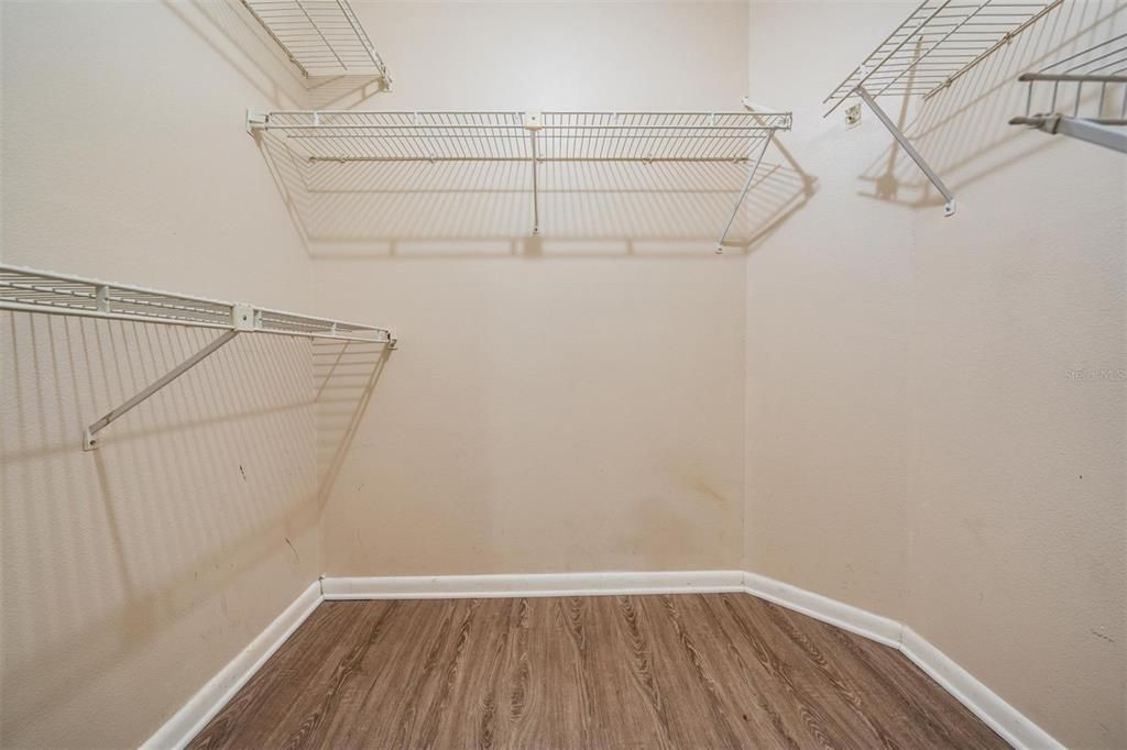 For Sale: $400,000 (3 beds, 2 baths, 1809 Square Feet)