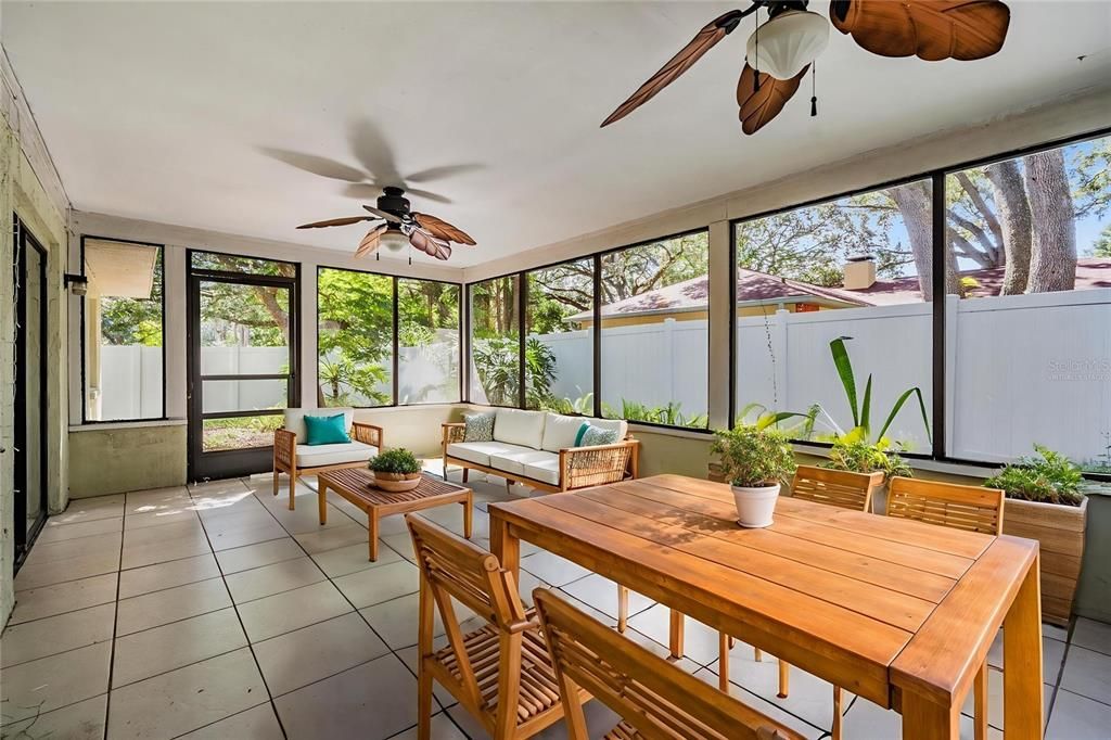 For Sale: $400,000 (3 beds, 2 baths, 1809 Square Feet)