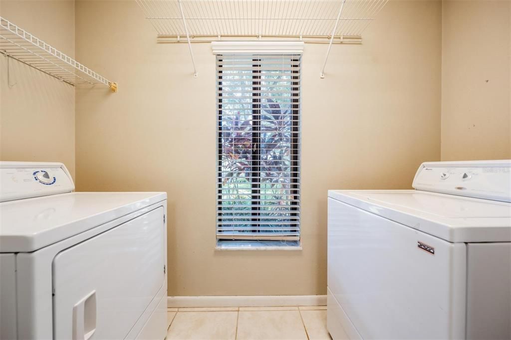 For Sale: $400,000 (3 beds, 2 baths, 1809 Square Feet)