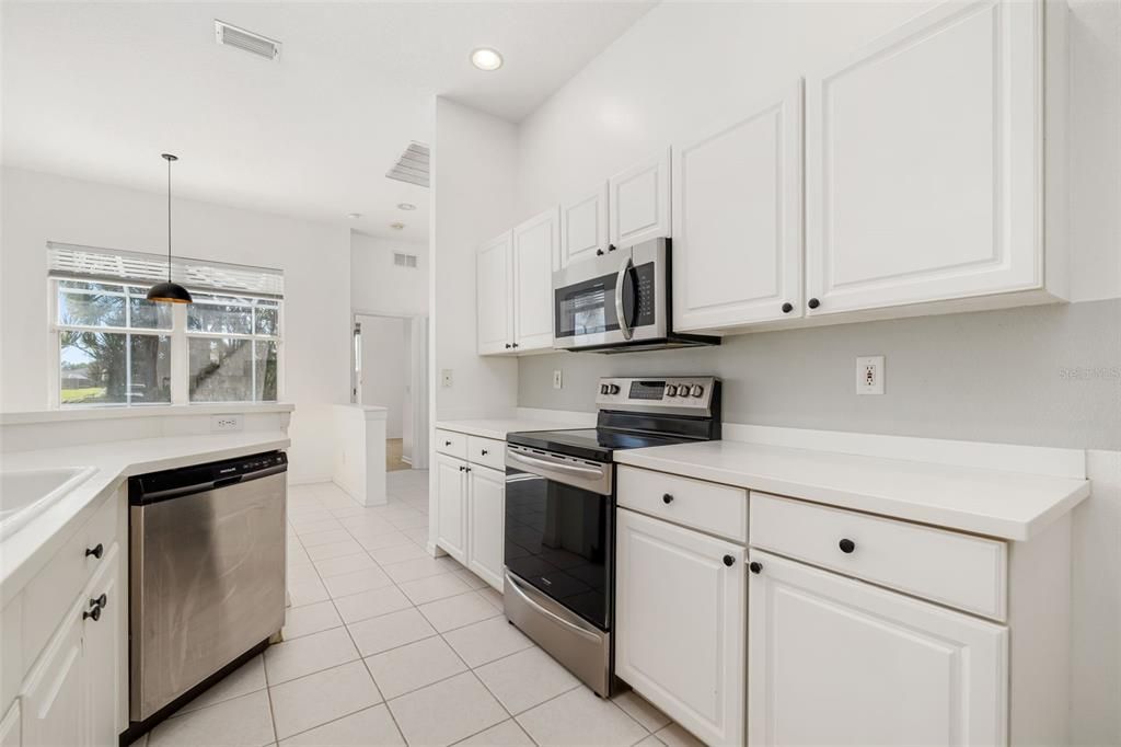 Active With Contract: $455,000 (3 beds, 2 baths, 1883 Square Feet)