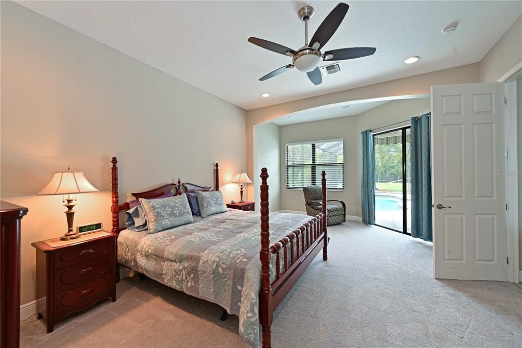 合同活跃: $759,900 (4 贝兹, 3 浴室, 3080 平方英尺)