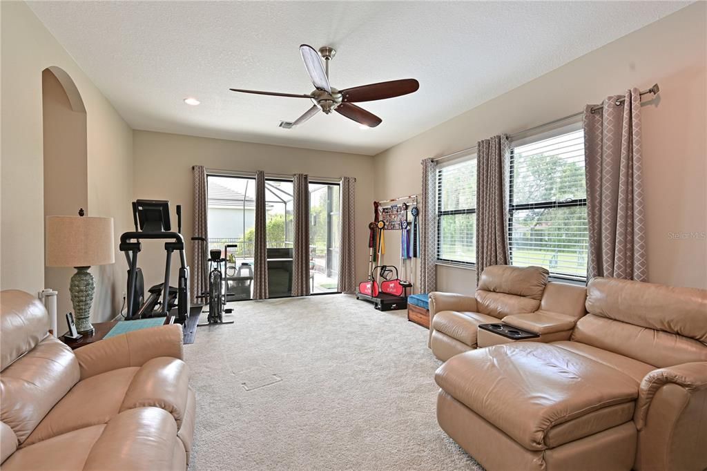 合同活跃: $759,900 (4 贝兹, 3 浴室, 3080 平方英尺)