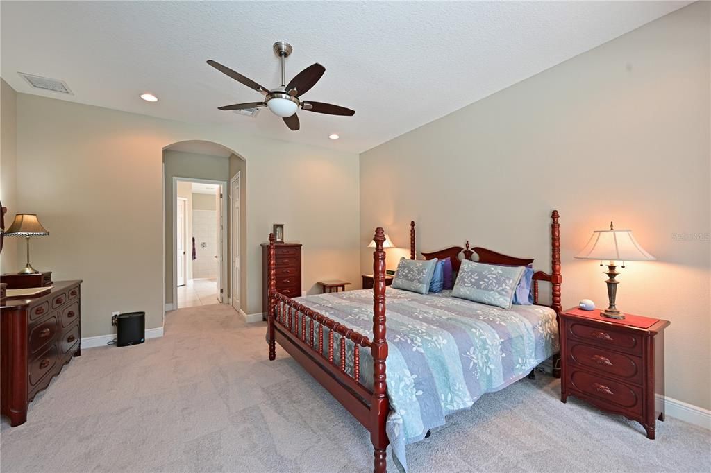 合同活跃: $759,900 (4 贝兹, 3 浴室, 3080 平方英尺)