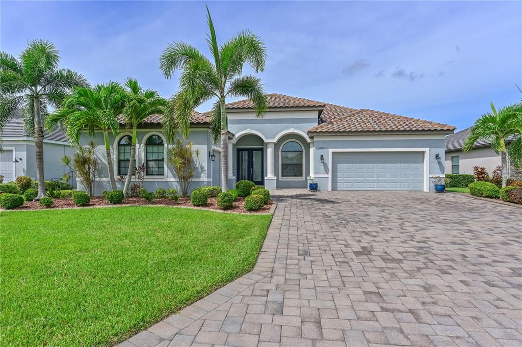 合同活跃: $759,900 (4 贝兹, 3 浴室, 3080 平方英尺)