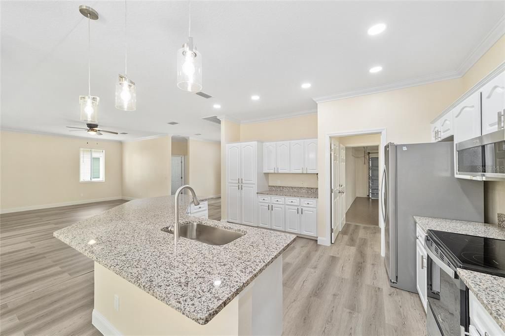 Под контрактом: $275,000 (3 спален, 2 ванн, 1683 Квадратных фут)