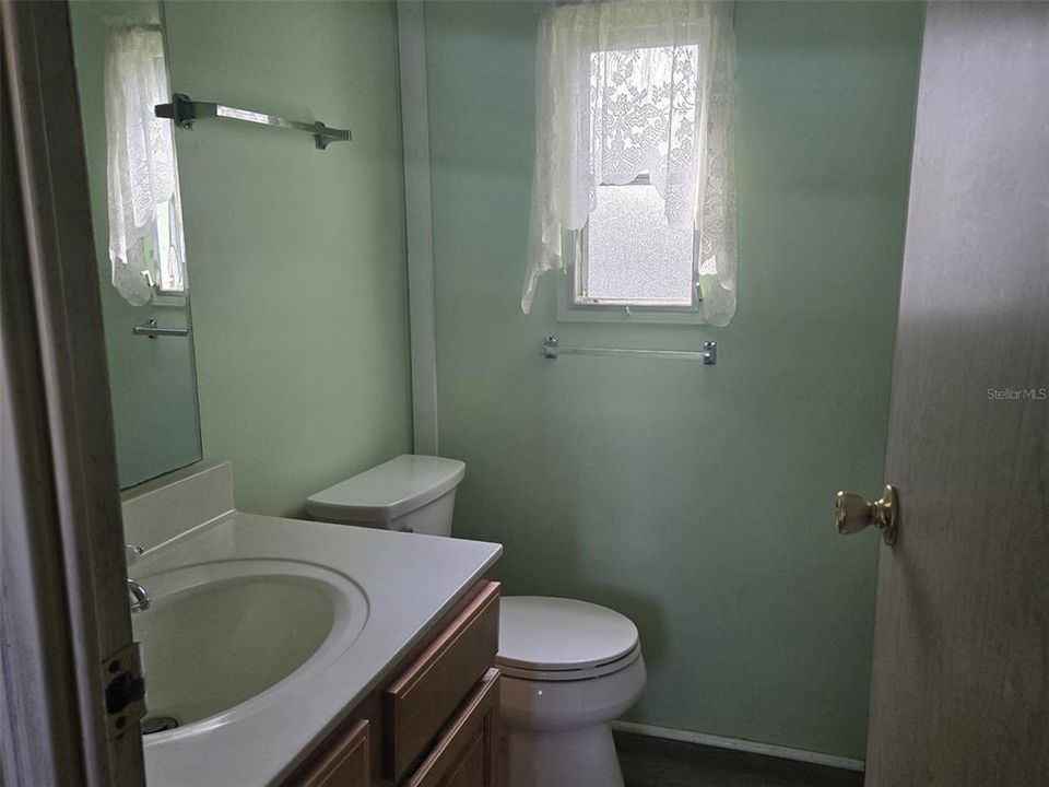 For Sale: $125,000 (2 beds, 1 baths, 784 Square Feet)