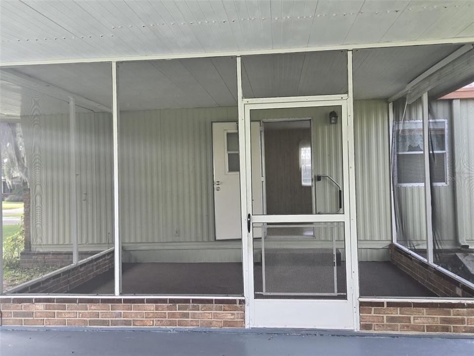 For Sale: $125,000 (2 beds, 1 baths, 784 Square Feet)