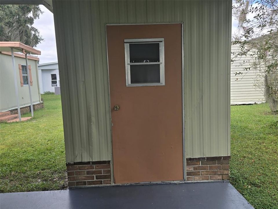 For Sale: $125,000 (2 beds, 1 baths, 784 Square Feet)