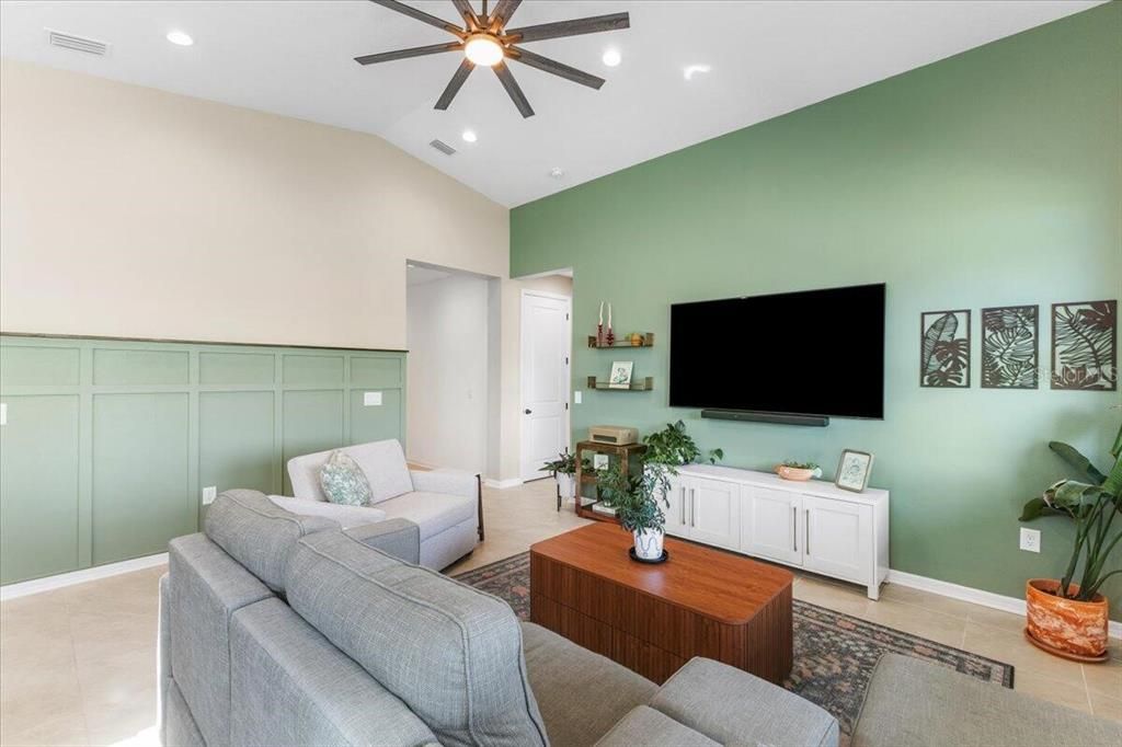 Под контрактом: $524,999 (4 спален, 3 ванн, 2207 Квадратных фут)