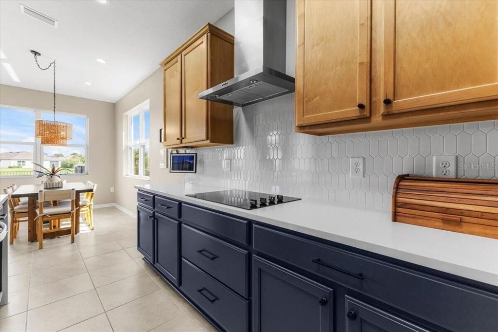 Под контрактом: $524,999 (4 спален, 3 ванн, 2207 Квадратных фут)