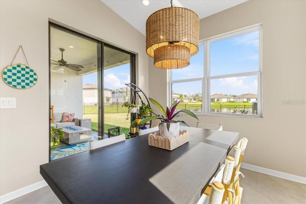 Под контрактом: $524,999 (4 спален, 3 ванн, 2207 Квадратных фут)