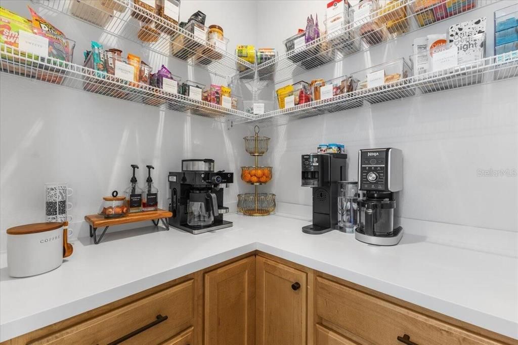 Под контрактом: $524,999 (4 спален, 3 ванн, 2207 Квадратных фут)