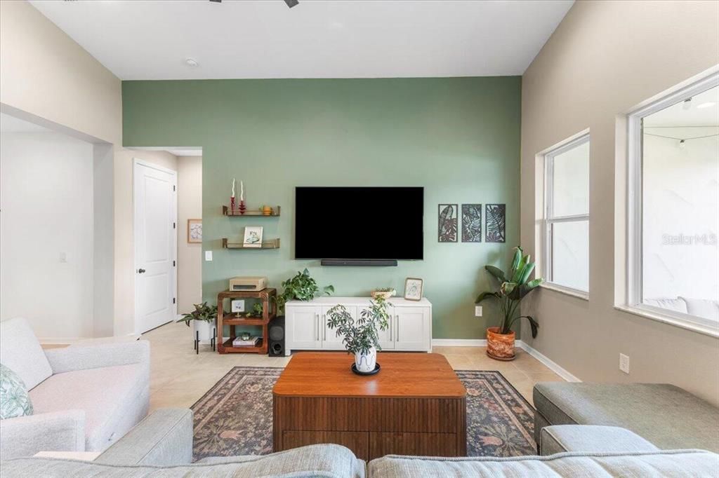 Под контрактом: $524,999 (4 спален, 3 ванн, 2207 Квадратных фут)