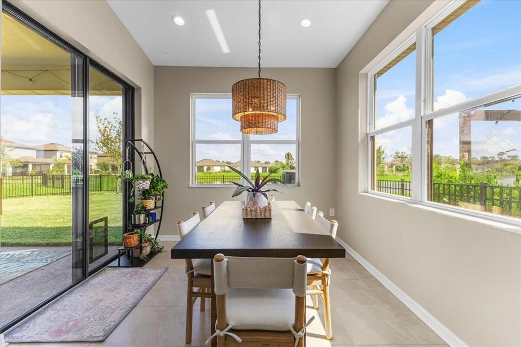 Под контрактом: $524,999 (4 спален, 3 ванн, 2207 Квадратных фут)